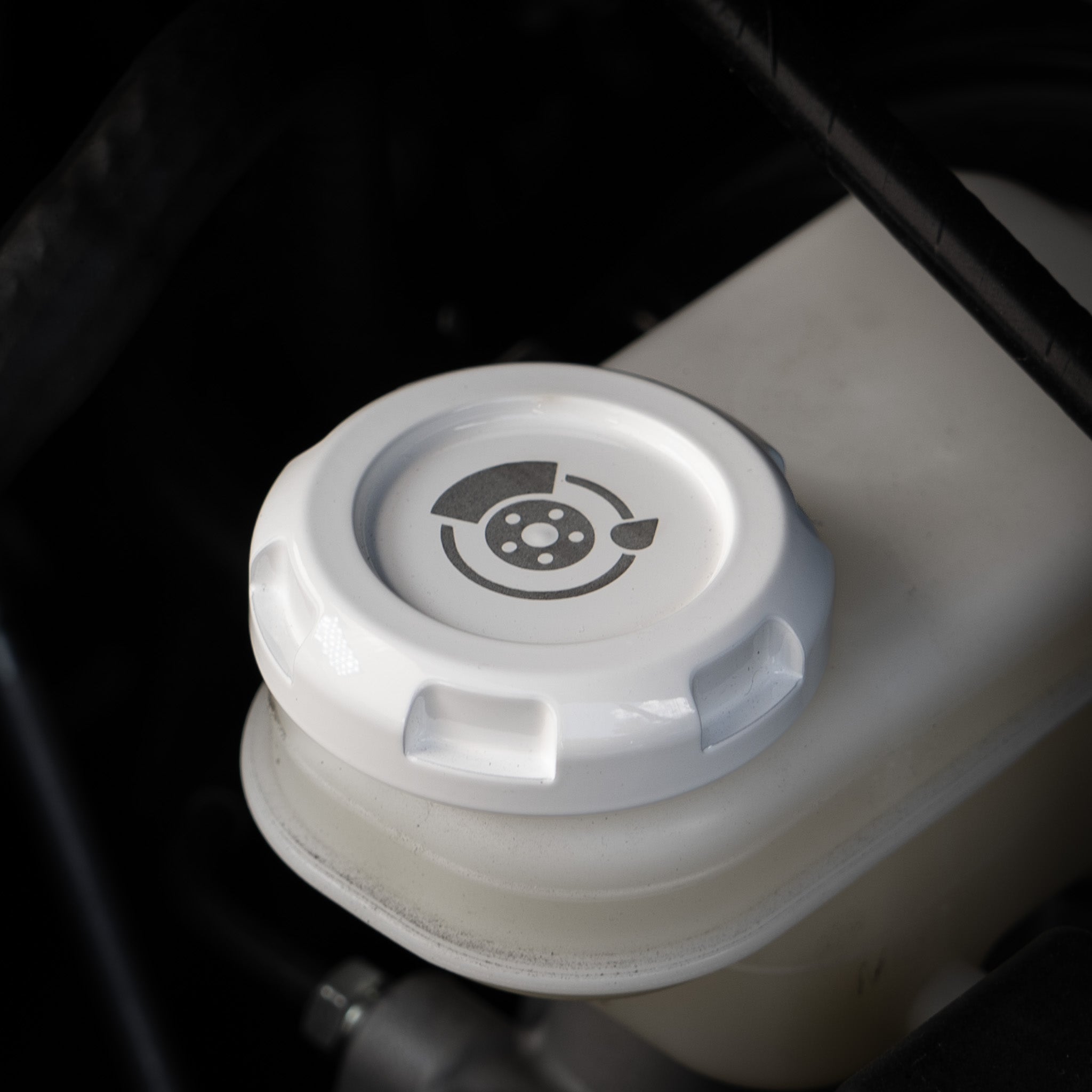 Billetworkz Brake Fluid Cap Engraved Zero Series White Subaru WRX 02-25 / STI 04-21 | BW-EBCZ-SUB-BRK-WHT-E