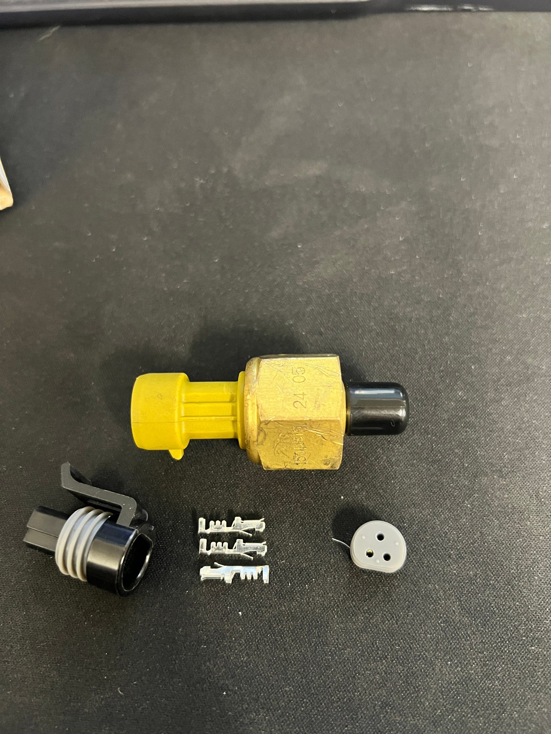 Clearance / OPEN BOX AEM 150 PSIg MAP Brass Sensor Kit (Includes 150 PSIg Brass Sensor & 12" Flying Lead Connector)