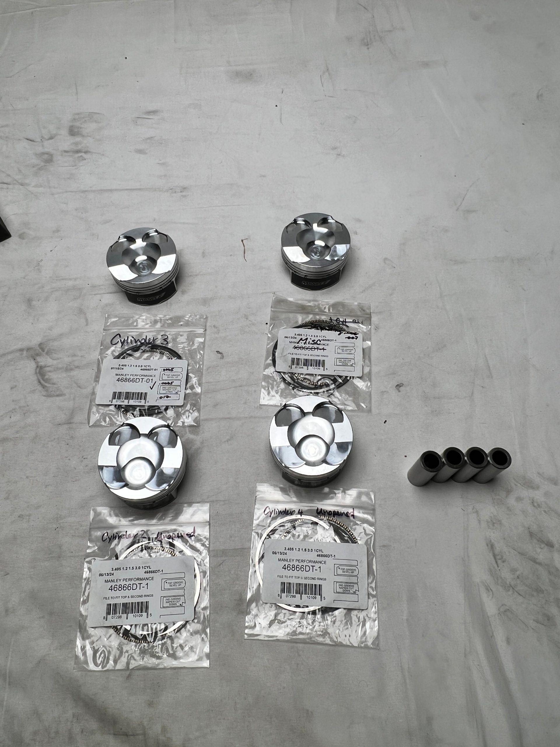 Clearance / OPEN BOX Manley 86.5mm +.5mm Bore 10:1 Dish Pistons + Rings Subaru WRX 2015-2021