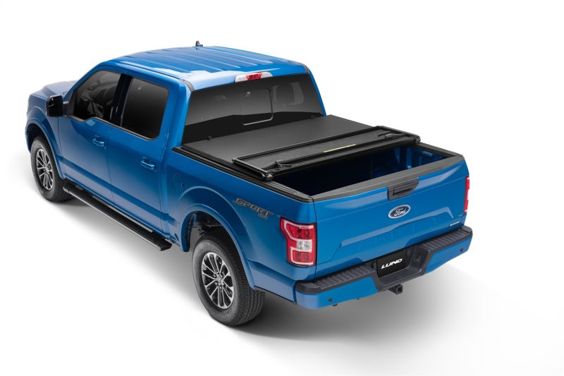Lund 21-22 Ford F-150 (5.5ft. Bed) Hard Fold Tonneau Cover - Black lnd969368